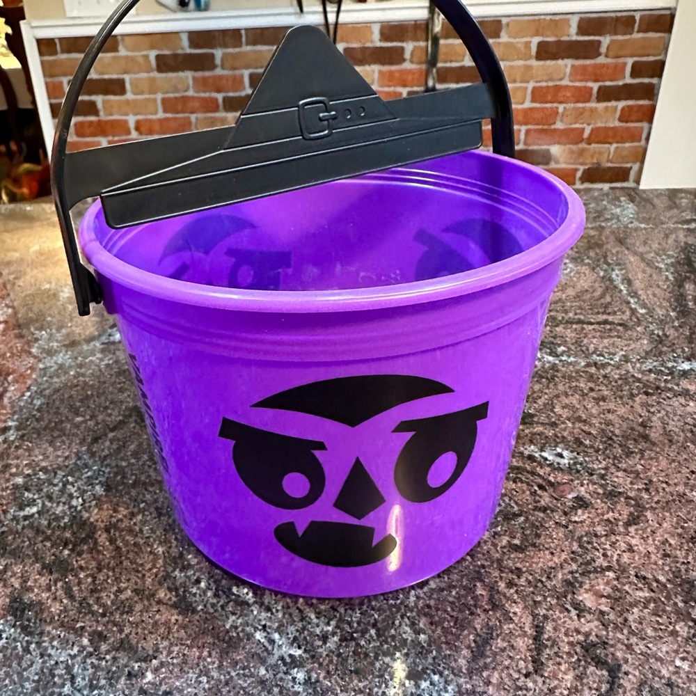 2023 McDonald’s Boo bucket